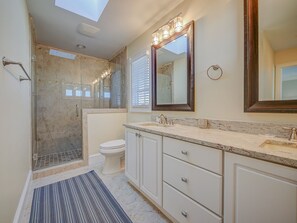 Bathroom - 8 Night Harbour (Hilton Head Island)