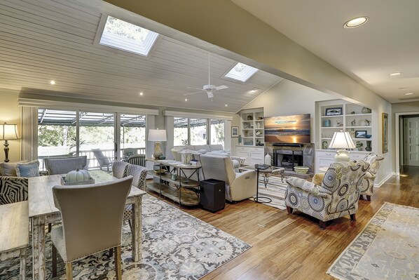 Interior - 87 Mooring Buoy (Hilton Head Island)