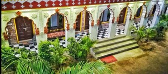 Modern Room at Lush Green Resort Near to Lake and Downtown