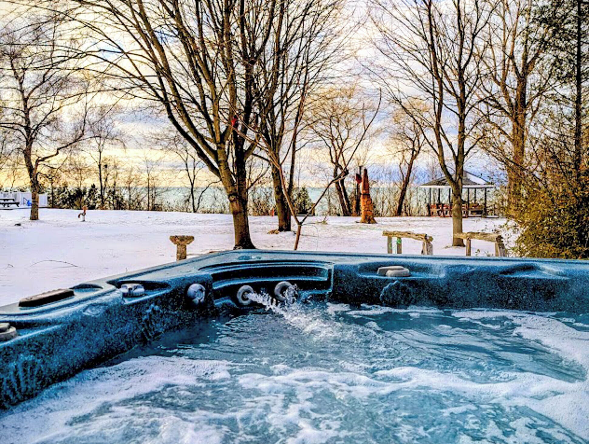 Outdoor spa tub