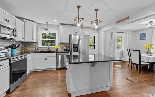 Modern 4BR Home with Game Room & Outdoor Firepit