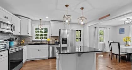 Modern 4BR Home with Game Room & Outdoor Firepit