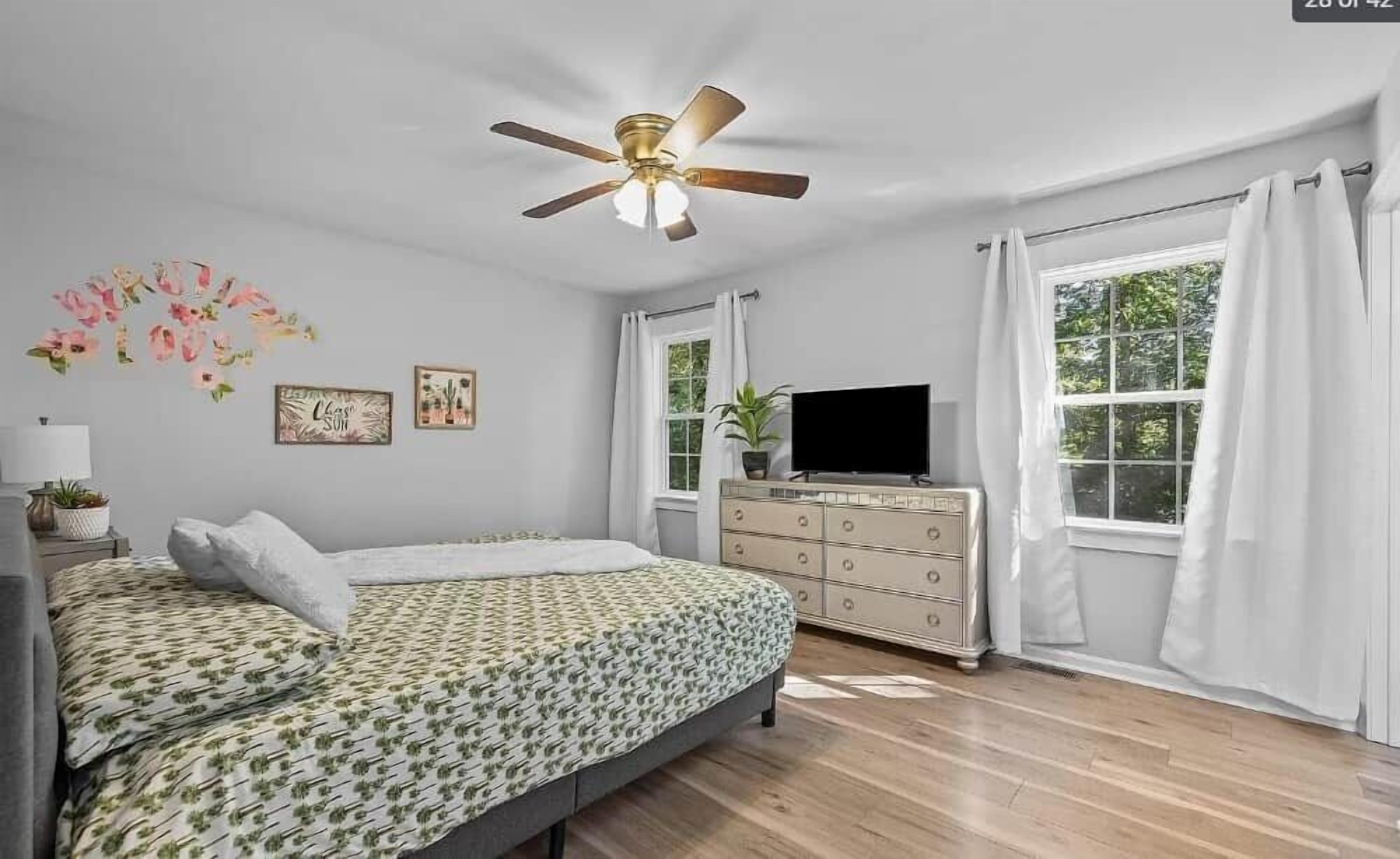 4 bedrooms, in-room safe, iron/ironing board, WiFi