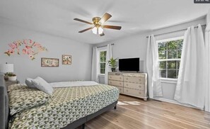 4 chambres, coffres-forts dans les chambres, fer et planche à repasser