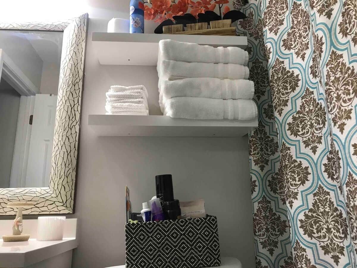1st floor bathroom.  Has a regular size tub.