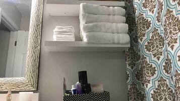 1st floor bathroom. Has a regular size tub.