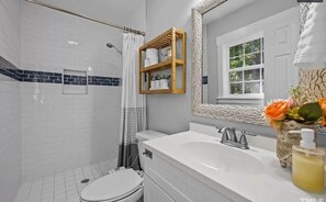 Badekar, hårføner, håndklær og såpe