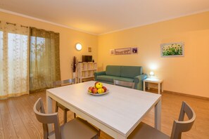 TV - Friendly Apartment "Mercedes" in Agriturismo Colleincanto (Gavardo)