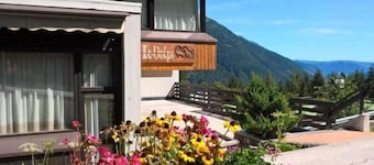 Appartement 'Volpi' met uitzicht op de bergen en gedeeld terras