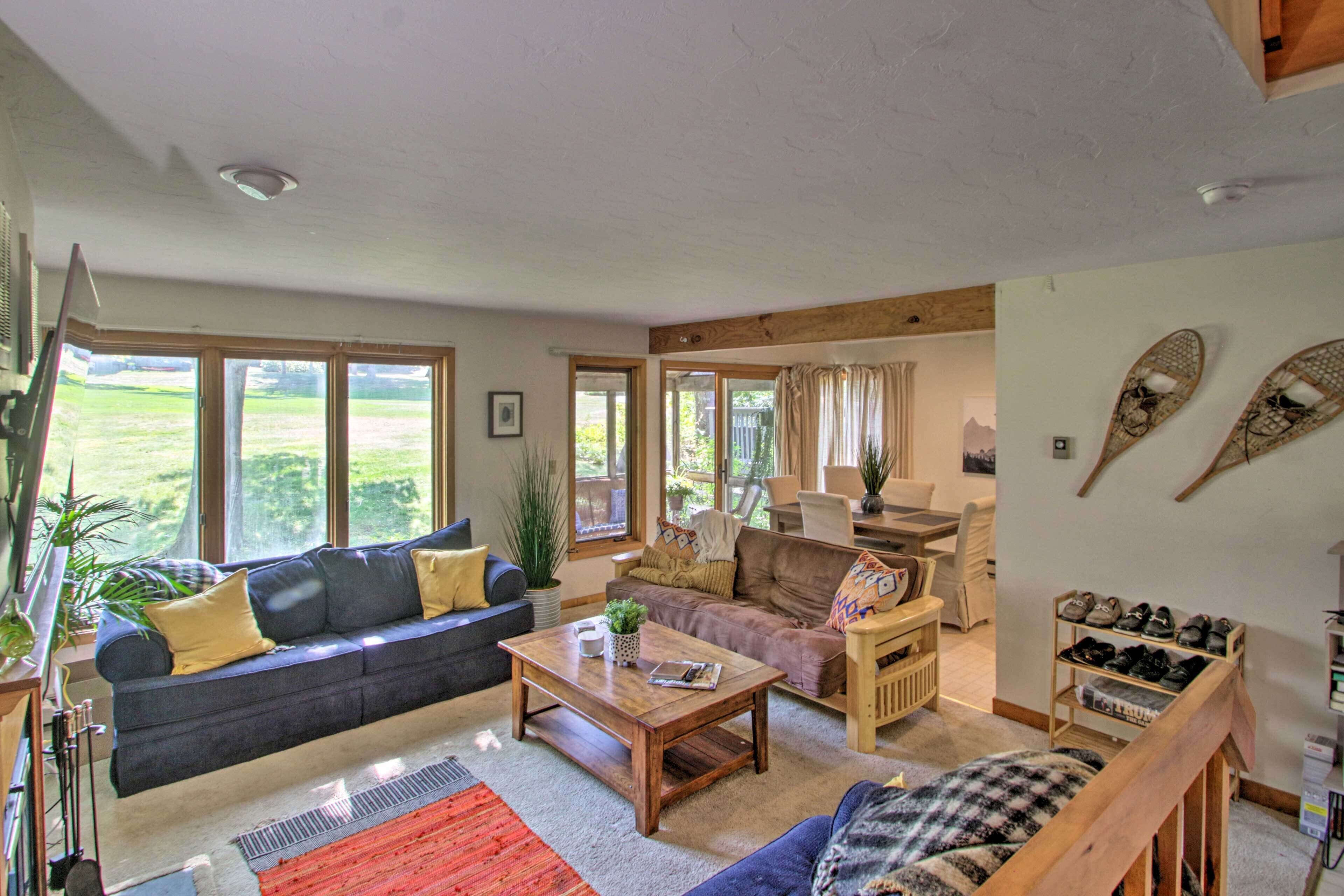 Bright Getaway - Lake Access ~ 7 Miles to Gunstock