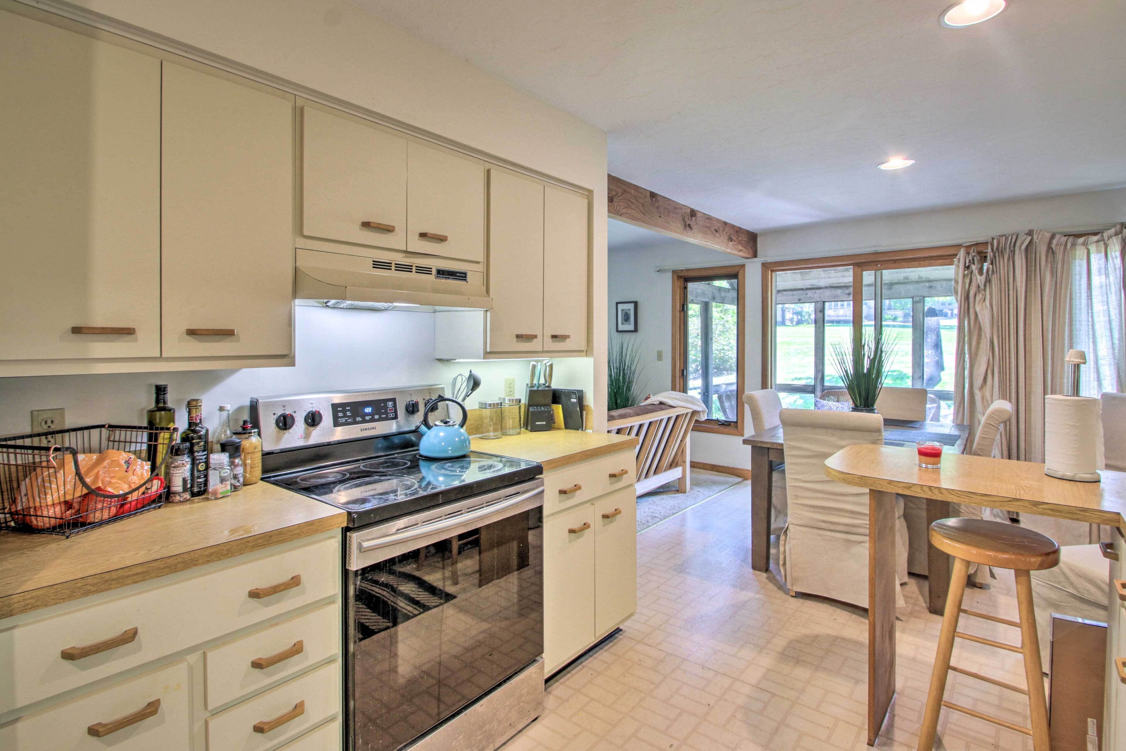 Bright Getaway - Lake Access ~ 7 Miles to Gunstock