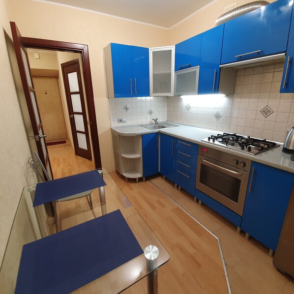 Fridge, microwave, oven, stovetop