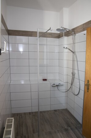 Toallas, jabón, papel de baño 