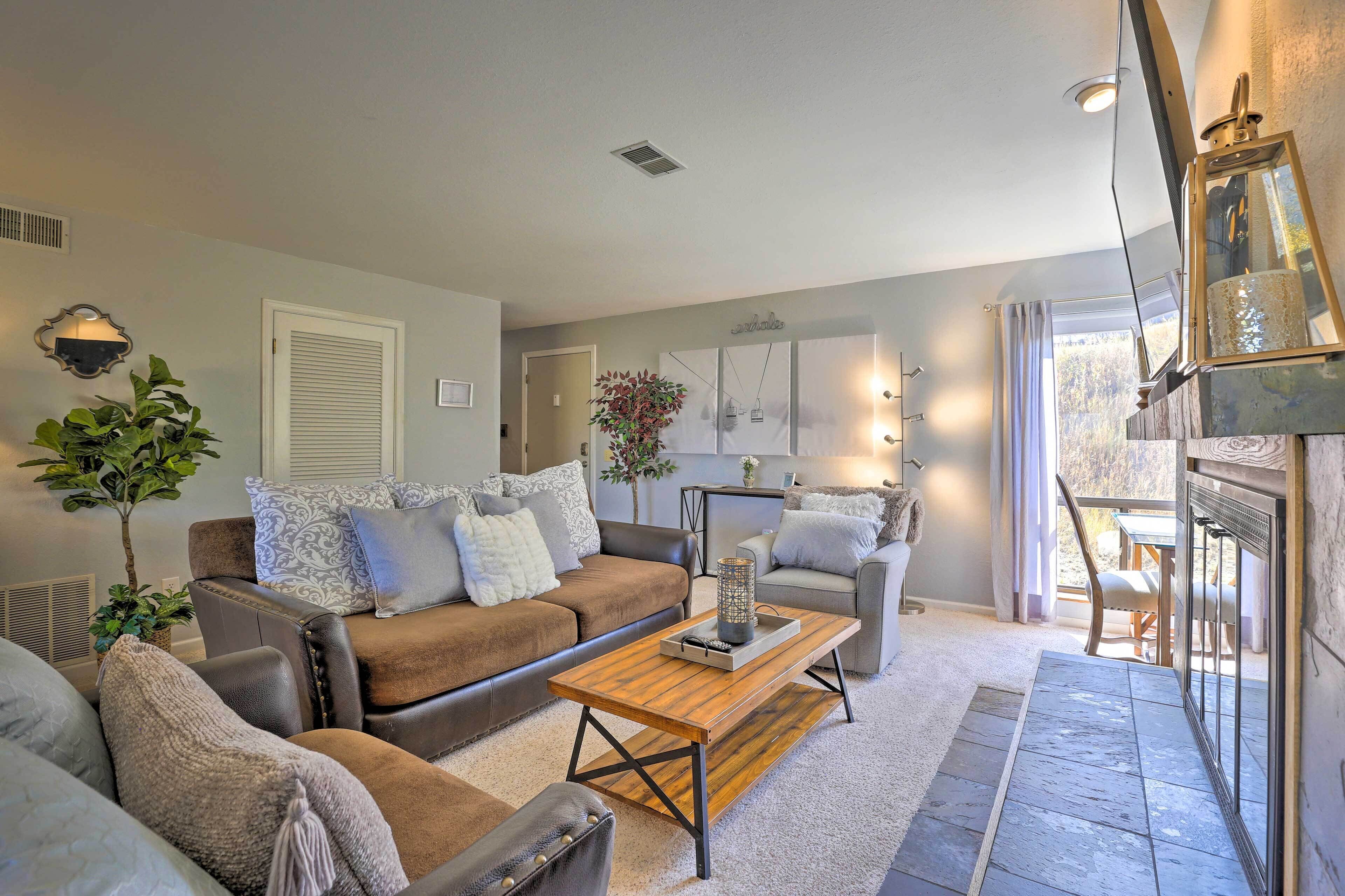 Silverthorne Condo w/ Deck & Mountain Views!