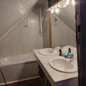 Bathtub, hair dryer