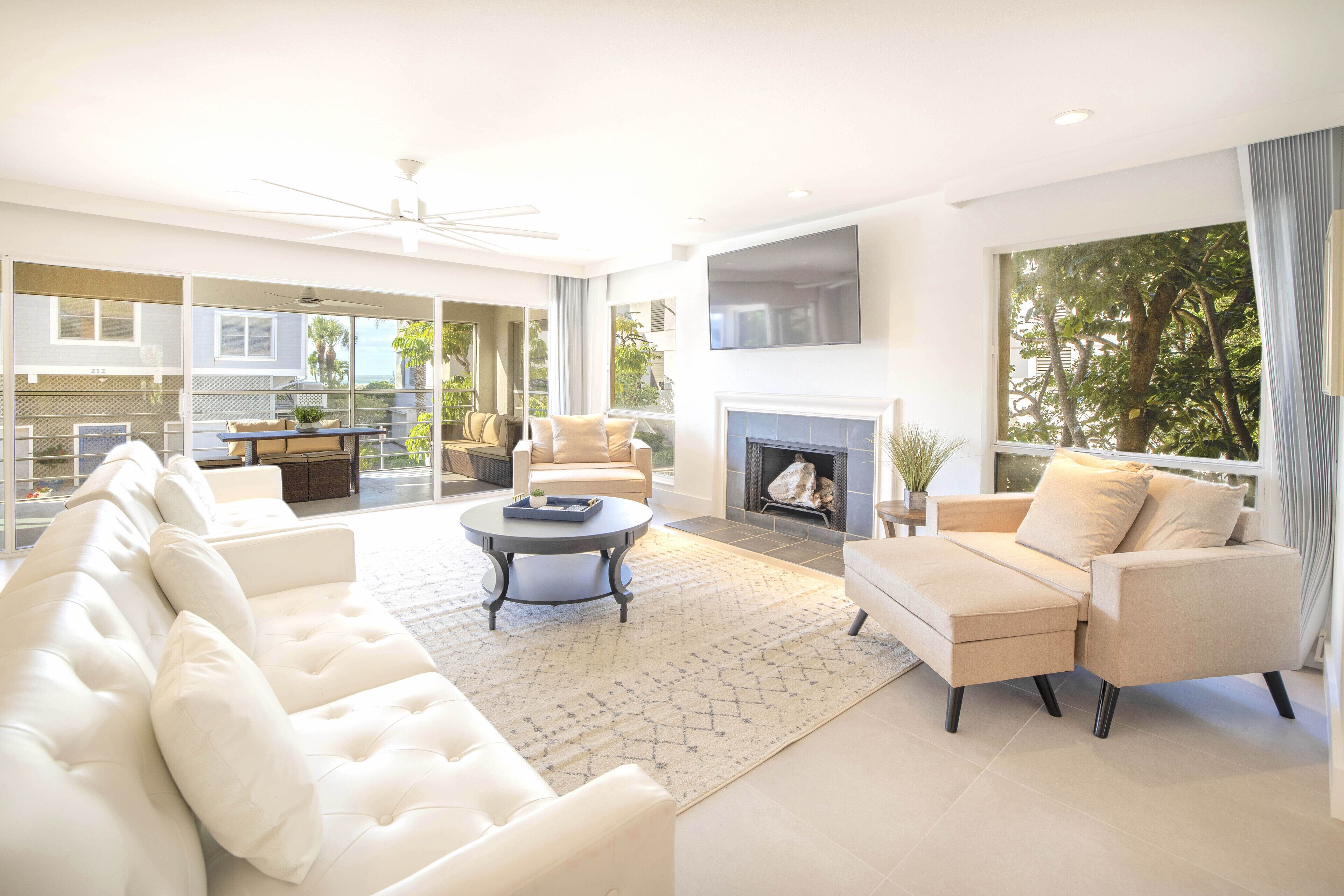 Siesta Dreams 1- OceanViews, Roof Deck, Private Beach Path, in the Village!