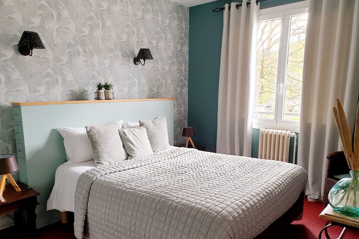 Comfort-Doppelzimmer | Hochwertige Bettwaren, Zimmersafe, individuell dekoriert