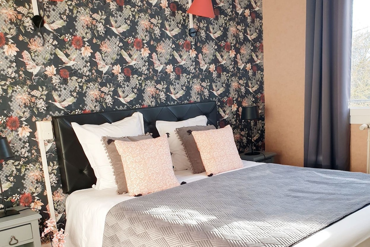 Premium bedding, in-room safe, desk, laptop workspace