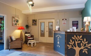 Reception - Hotel Saint Cyr (La Ferte-Saint-Cyr)