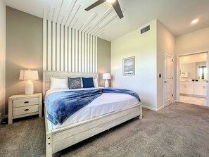 Modern Bedroom with Custom Accent Wall and En-Suite Bath - Luxury Stay with Game Room & Resort Access (Four Corners)