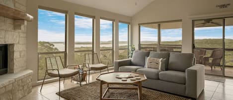 Smart TV, fireplace