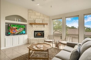 Smart TV, fireplace