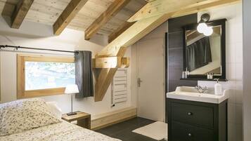 6 chambres, fer et planche à repasser, lit parapluie, Wi-Fi gratuit