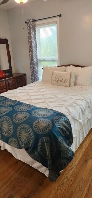 1 bedroom, iron/ironing board, WiFi, bed sheets - Private Guest Suite  (Hamlin)