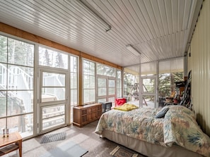 4 soverom, strykejern/-brett, reiseseng for barn og wi-fi (inkludert)