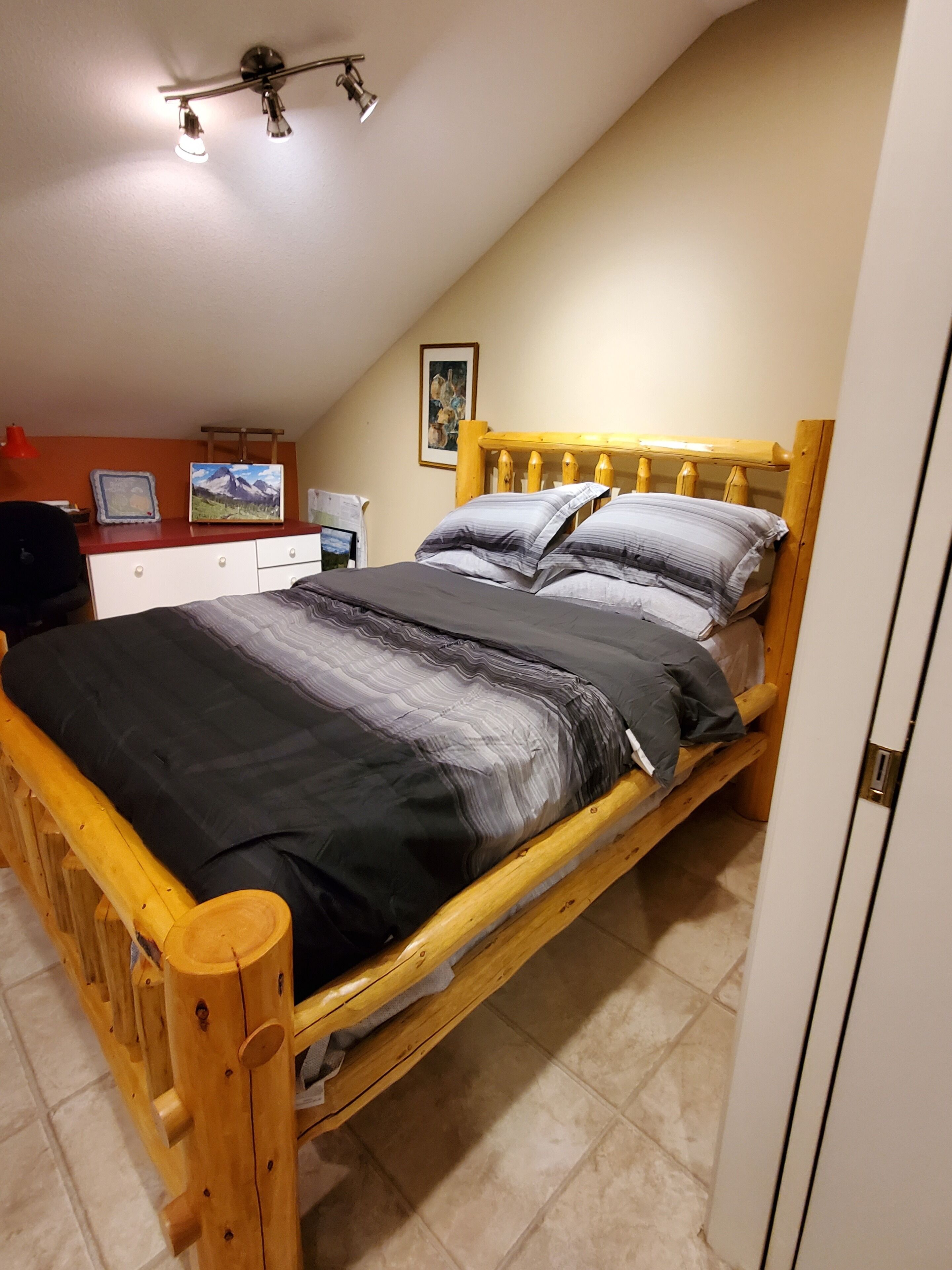 Riverside Retreat - Secluded exotic villa in the Rocky mountains