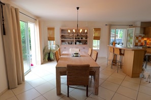 Dining - Very comfortable villa with heated pool between ocean, bay and lake (Le Porge)