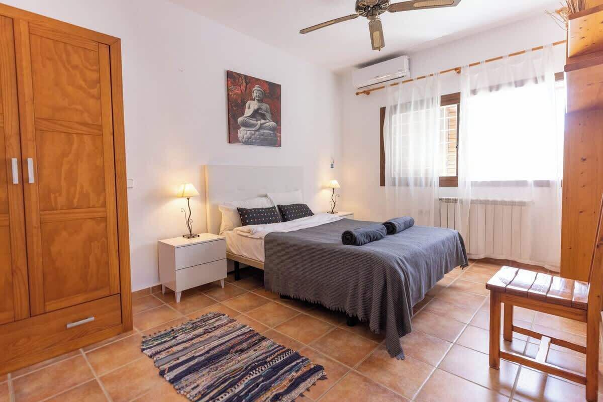 4 soverom, strykejern/-brett, wi-fi (inkludert) og sengetøy