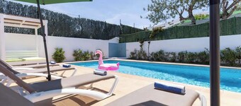 Villa Miguel | 4 Bedroom | Pool | AC & Wifi