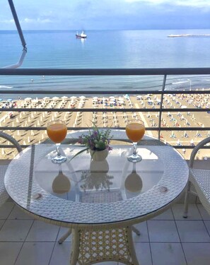 Outdoor dining - New Sea view studio (Shëngjin)