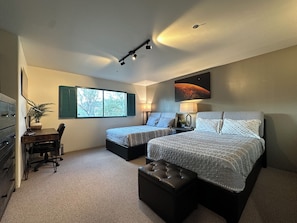 2 bedrooms, in-room safe, desk, iron/ironing board
