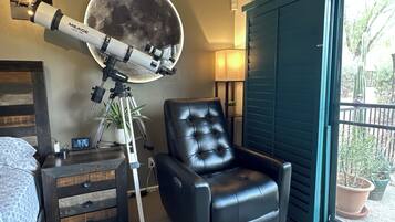 2 bedrooms, in-room safe, desk, iron/ironing board