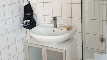 花灑/浴缸組合、風筒、提供毛巾、番梘