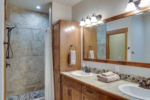 Shower, hair dryer, towels - 2 BD 2 Story Townhome | AC, Close to Town, Park, River, Hot Springs (Pagosa Springs)