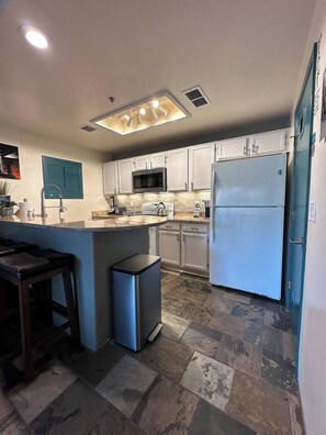 Microwave, oven, stovetop, dishwasher - Lunar Outpost Suite @ Starr Pass Resort (Tucson)