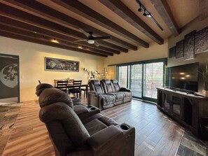Smart TV, books, music library, stereo - Lunar Outpost Suite @ Starr Pass Resort (Tucson)
