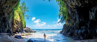 Edge of Cliff Luxury Penthouse over largest coral reef in HI - Beach access & AC