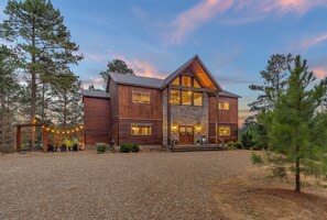 Exterior - Hilltop Luxury Cabin | Sauna + Epic Outdoor Living (Broken Bow)