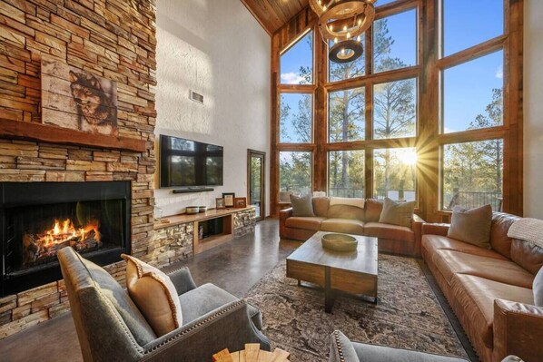 Smart-TV, Kamin, Tischtennisplatte