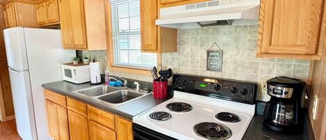 ثلاجة، ميكروويف، فرن، غسالة أطباق