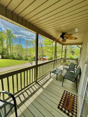 Walking Distance to Lake James: Private Resort Amenities 