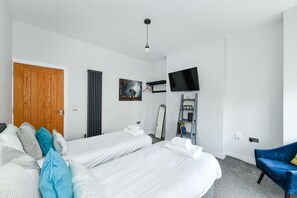 4 bedrooms, iron/ironing board, free WiFi, bed sheets