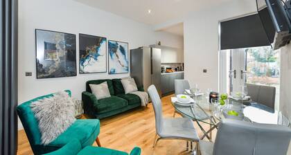 Long Eaton Modern 4bed House