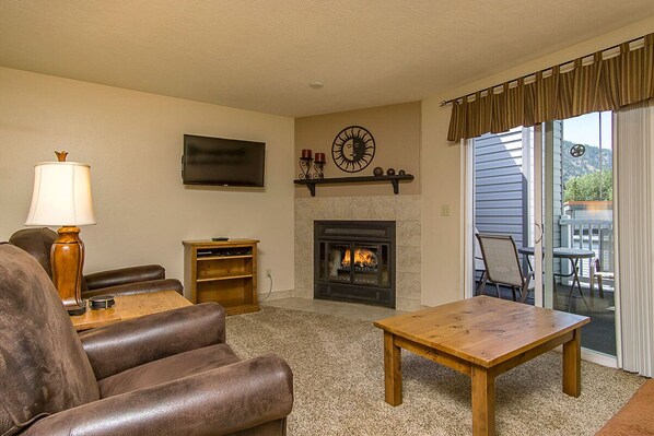 Smart-TV, Kamin, DVD-Player, Videothek