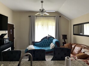 TV connectée, cheminée, chaßne hi-fi, écrans d'ordinateur