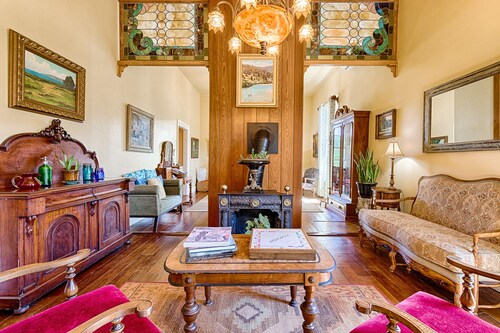 Duncans Mills historic beauty with vast valley views & hot tub - pets ok!